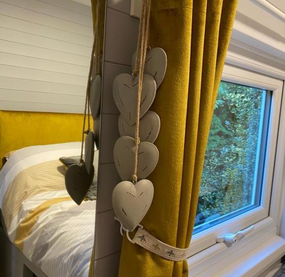 The Beehive Stunning Views Hot Tub Romantic