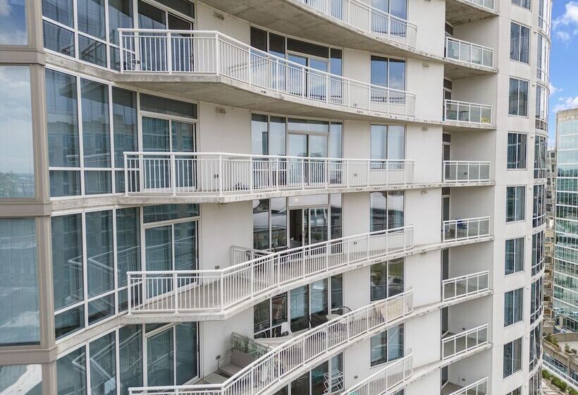 هتل Placemakr Premier Sobro