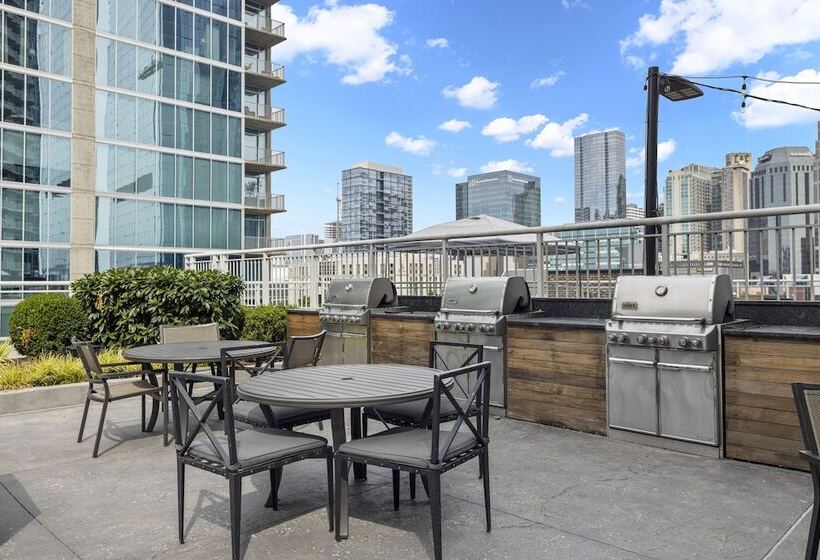 هتل Placemakr Premier Sobro