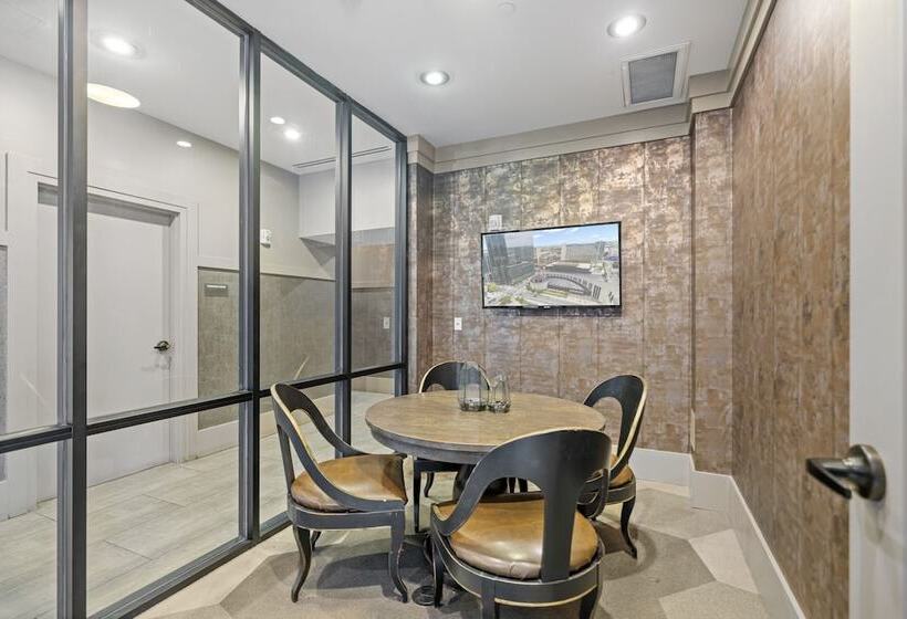 هتل Placemakr Premier Sobro