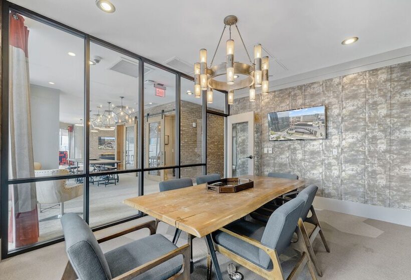 هتل Placemakr Premier Sobro