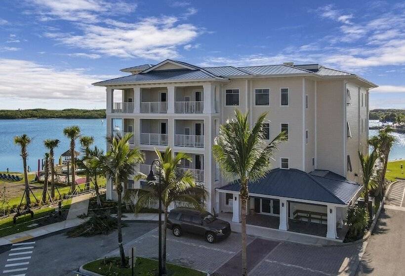 Отель The Pointe