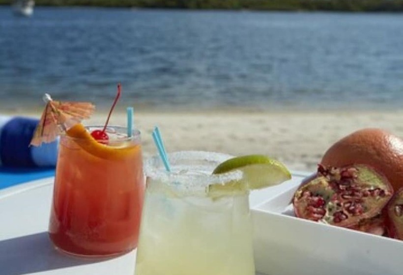 Отель The Pointe