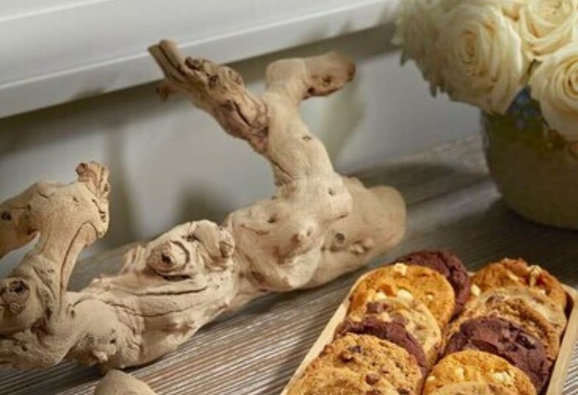 Отель The Pointe