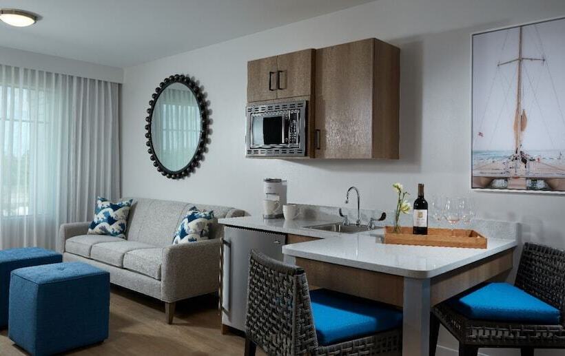 Отель The Pointe