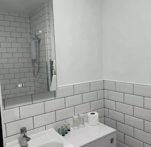 The Tontine Hotel & Bar