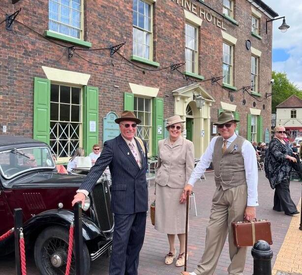 The Tontine Hotel & Bar