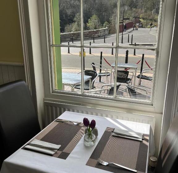 The Tontine Hotel & Bar