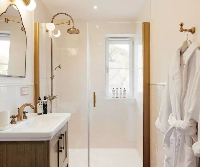 هتل Villa Alma   A Lakeside Boutique