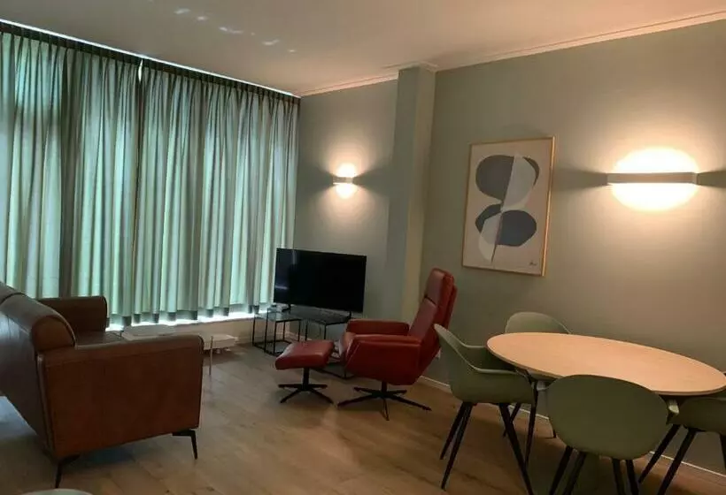 Stadshotel Aan De Ijssel In Hartje Deventer