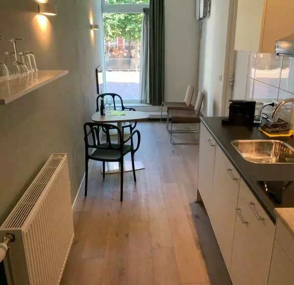 Stadshotel Aan De Ijssel In Hartje Deventer