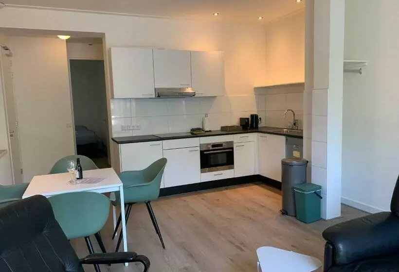 Stadshotel Aan De Ijssel In Hartje Deventer