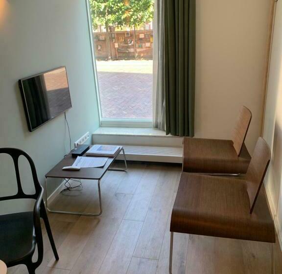 Stadshotel Aan De Ijssel In Hartje Deventer