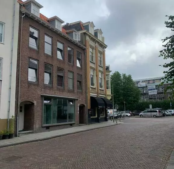 Stadshotel Aan De Ijssel In Hartje Deventer