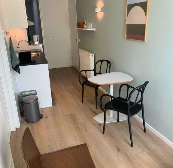 Stadshotel Aan De Ijssel In Hartje Deventer