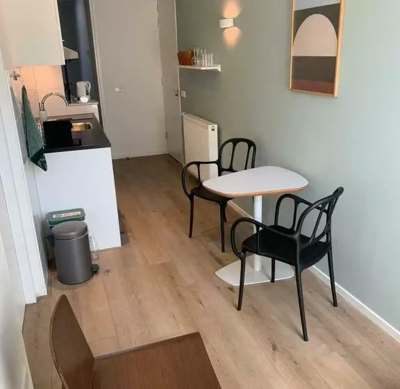 Stadshotel Aan De Ijssel In Hartje Deventer