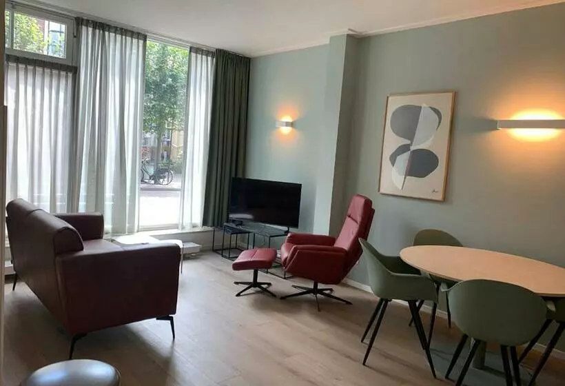 Stadshotel Aan De Ijssel In Hartje Deventer