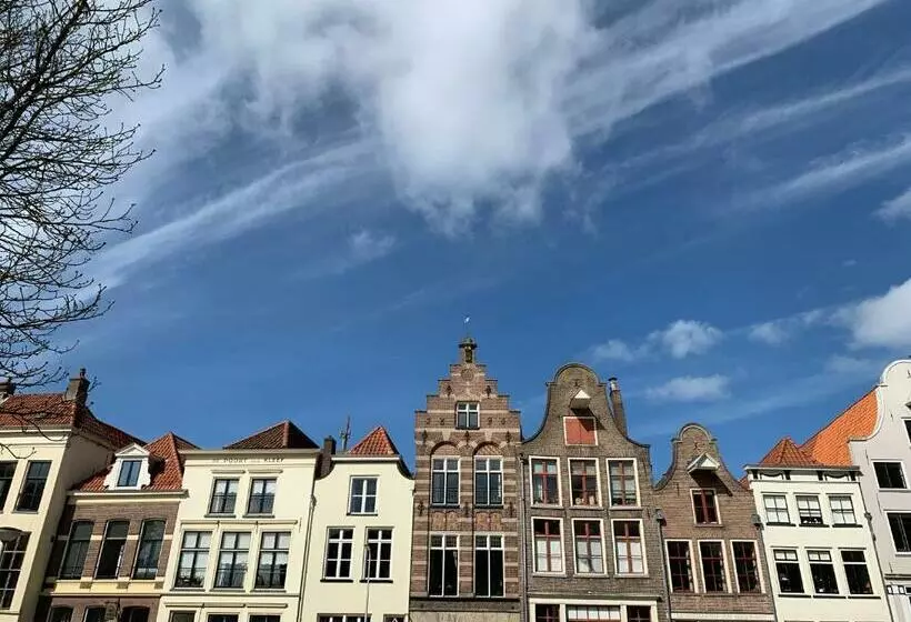 Stadshotel Aan De Ijssel In Hartje Deventer
