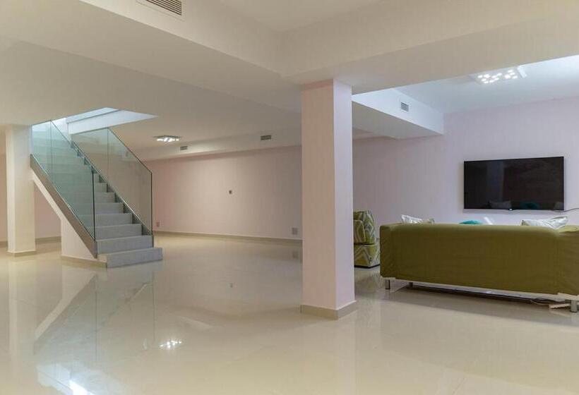 Stunning New Build 3 Bed Villa With Private Pool