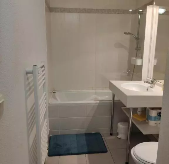 Superbe Appartement Avec Piscine Sauna Et Petite Vue Mer