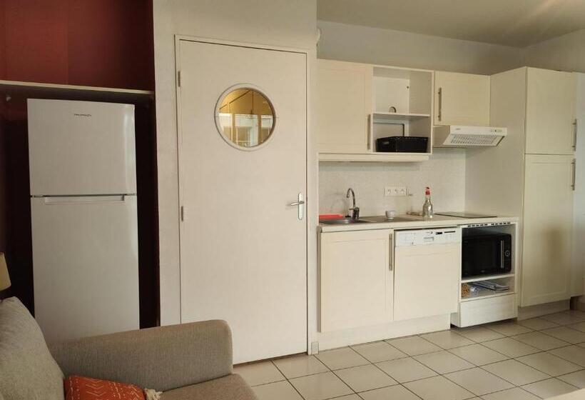 Superbe Appartement Avec Piscine Sauna Et Petite Vue Mer