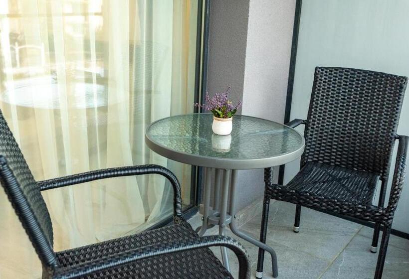 апартамент 404