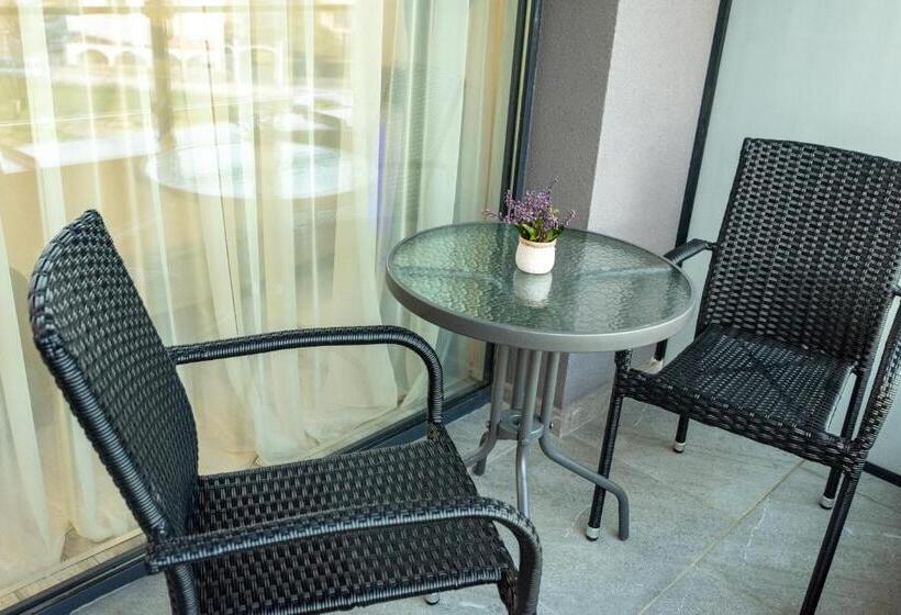 апартамент 404