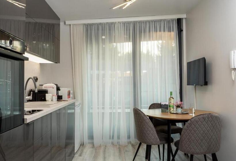 апартамент 404