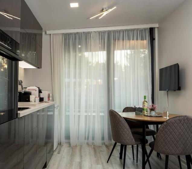 апартамент 404