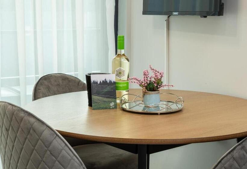 апартамент 404