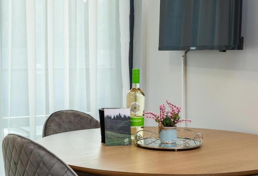 апартамент 404