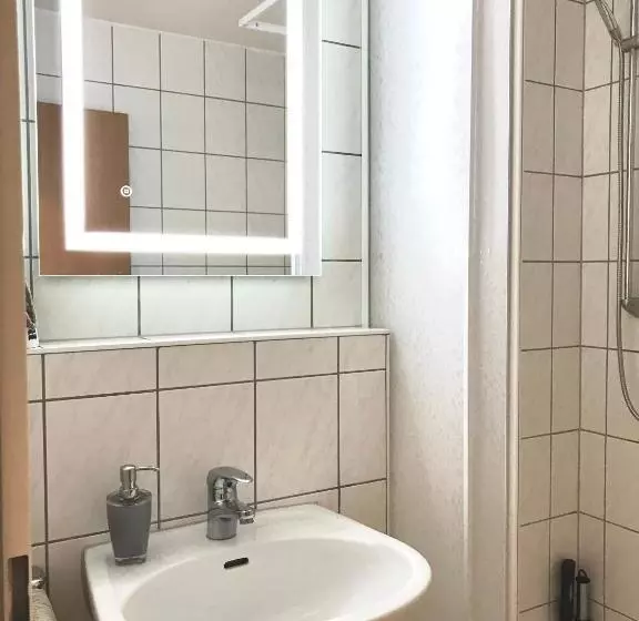 Helles Und Ruhiges Apartment Direkt Am Flughafen Leipzig Halle