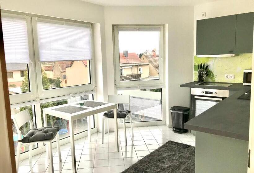 Helles Und Ruhiges Apartment Direkt Am Flughafen Leipzig Halle