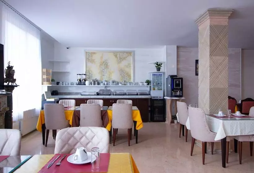 Hotelli Royal Paris Ivry