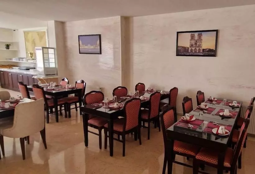 Hotelli Royal Paris Ivry