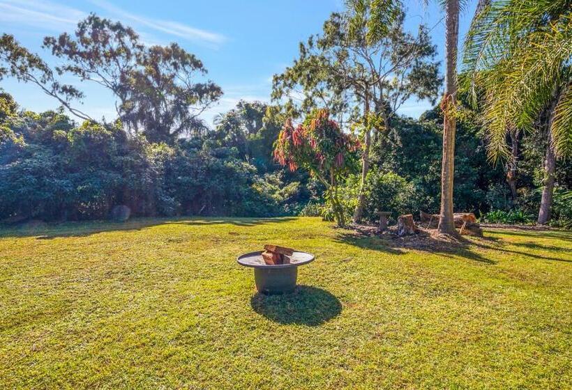 Hughes Hideaway   2br Cottage On 1 Acre W Air Con, King Beds