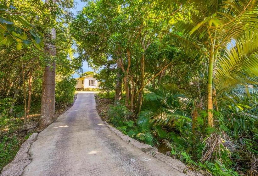 Hughes Hideaway   2br Cottage On 1 Acre W Air Con, King Beds