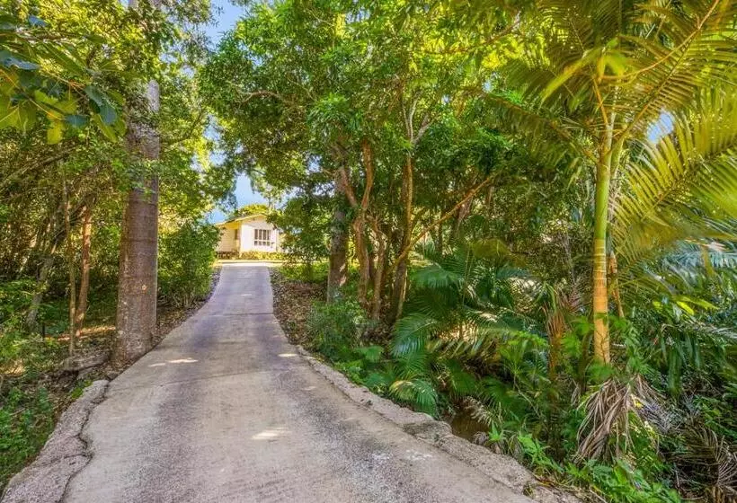 Hughes Hideaway   2br Cottage On 1 Acre W Air Con, King Beds