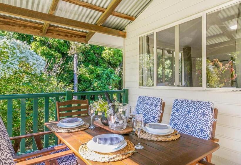 Hughes Hideaway   2br Cottage On 1 Acre W Air Con, King Beds