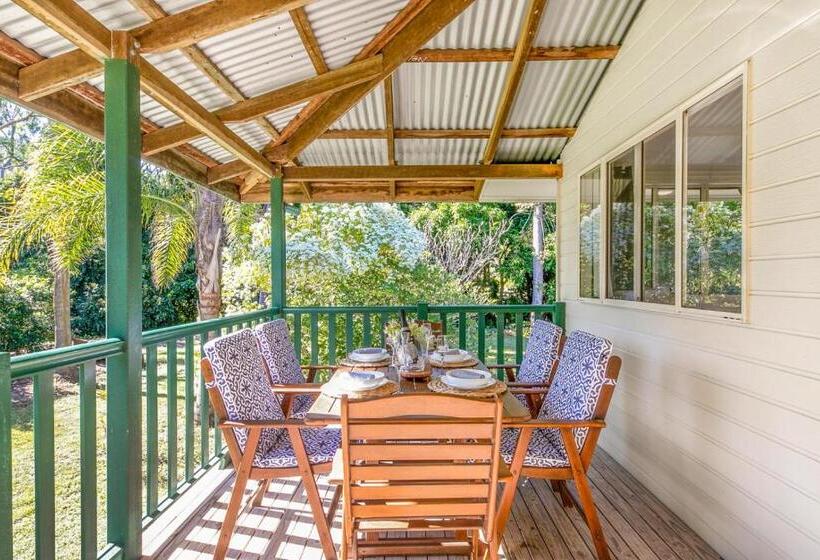 Hughes Hideaway   2br Cottage On 1 Acre W Air Con, King Beds