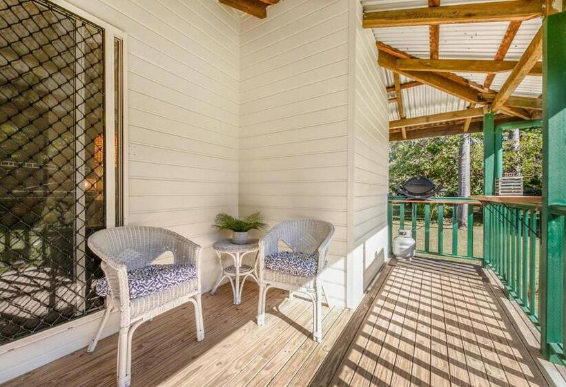 Hughes Hideaway   2br Cottage On 1 Acre W Air Con, King Beds