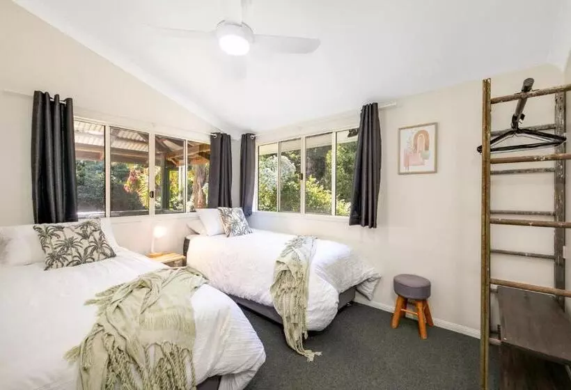 Hughes Hideaway   2br Cottage On 1 Acre W Air Con, King Beds