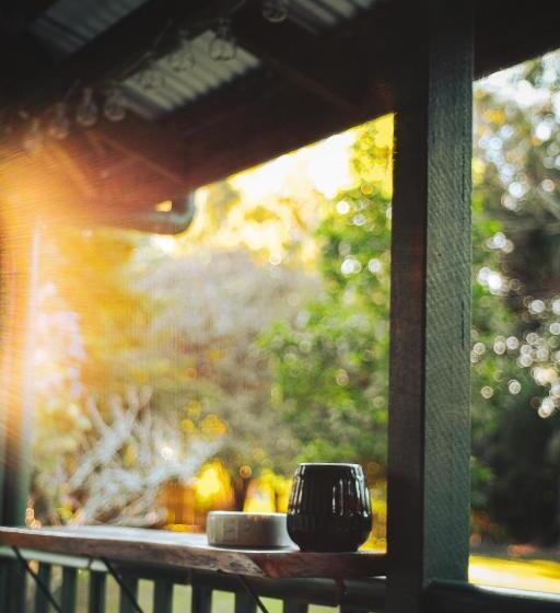 Hughes Hideaway   2br Cottage On 1 Acre W Air Con, King Beds