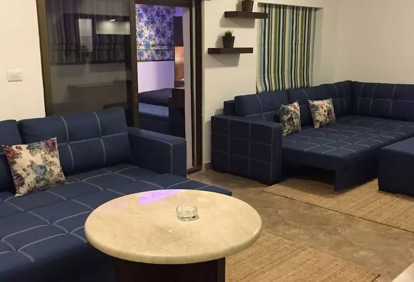 The Royal Luxury Superior Queencot