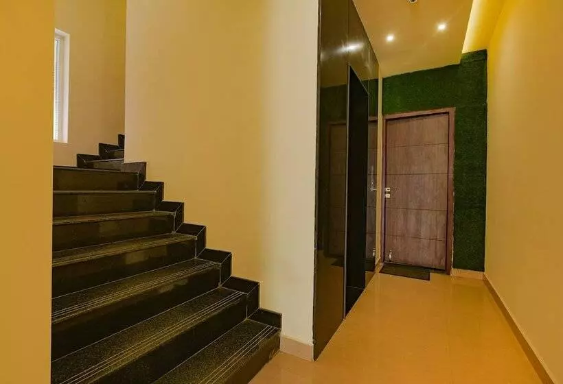 Retkeilymaja Fabhotel Senthur Inn