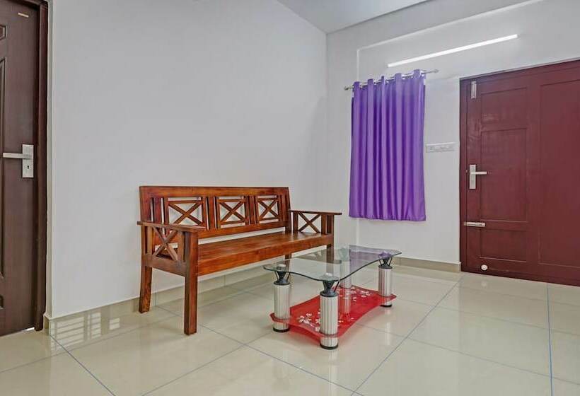 Hotel Treebo Nirupama ,750m From Aluva Railway Station