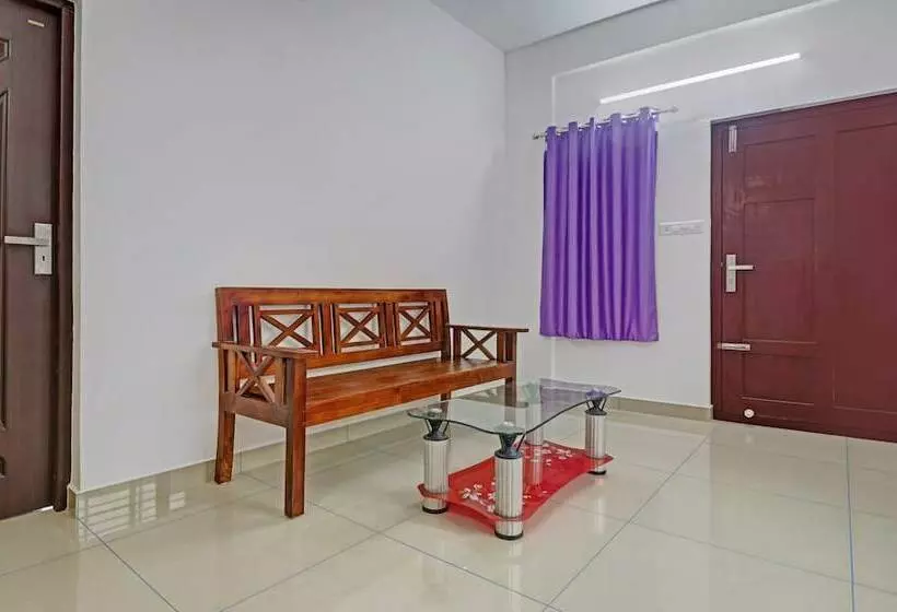 Hotelli Treebo Nirupama ,750m From Aluva Railway Station