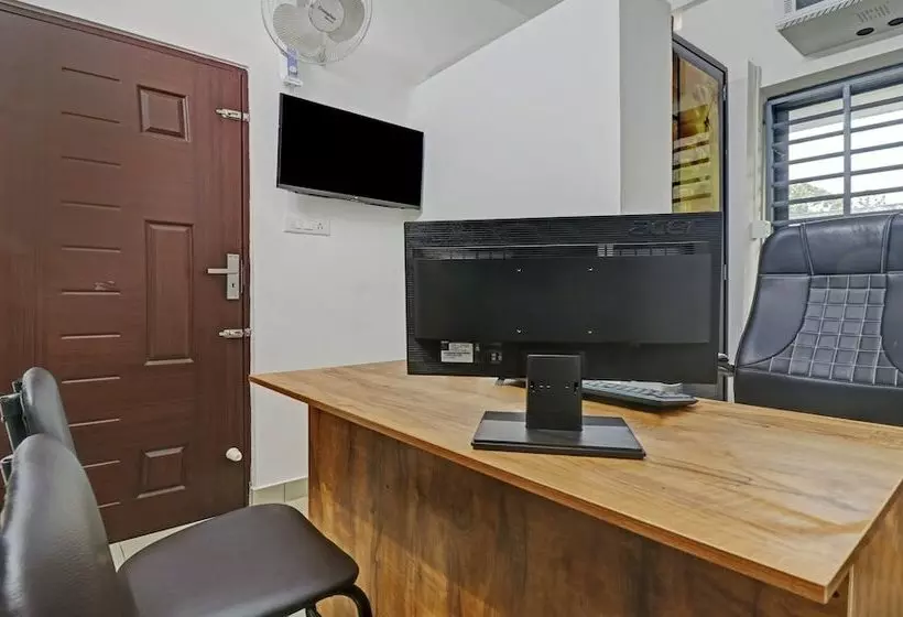 Hotelli Treebo Nirupama ,750m From Aluva Railway Station