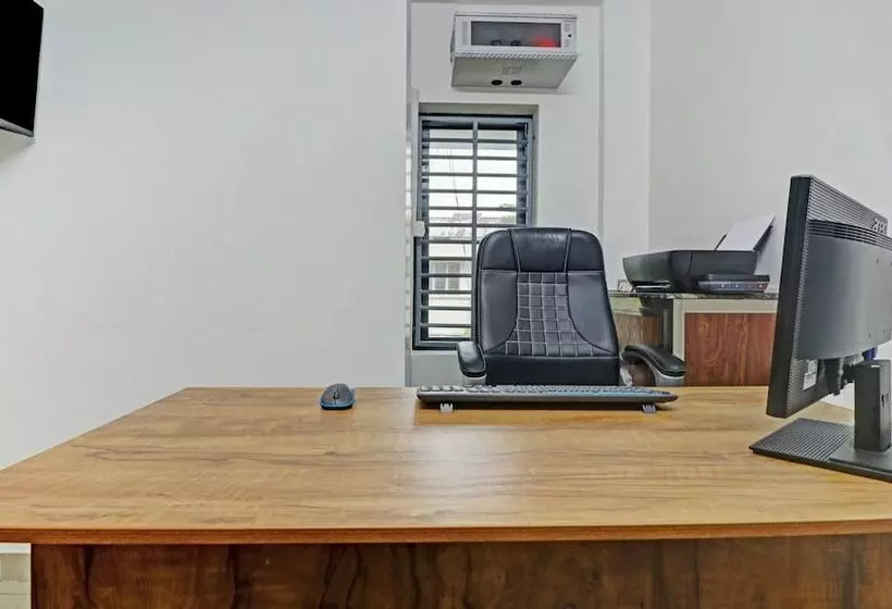Hotelli Treebo Nirupama ,750m From Aluva Railway Station