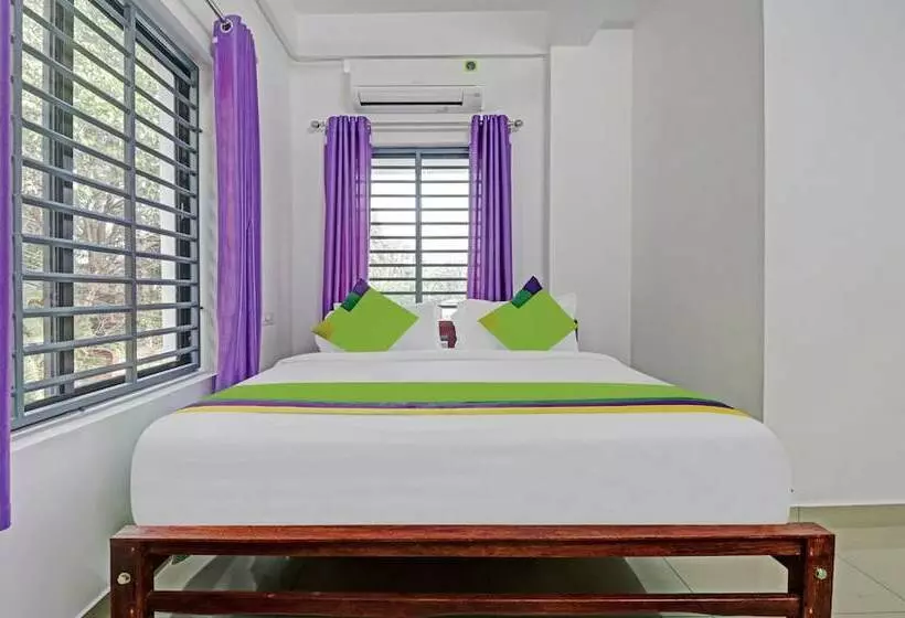 Hotelli Treebo Nirupama ,750m From Aluva Railway Station